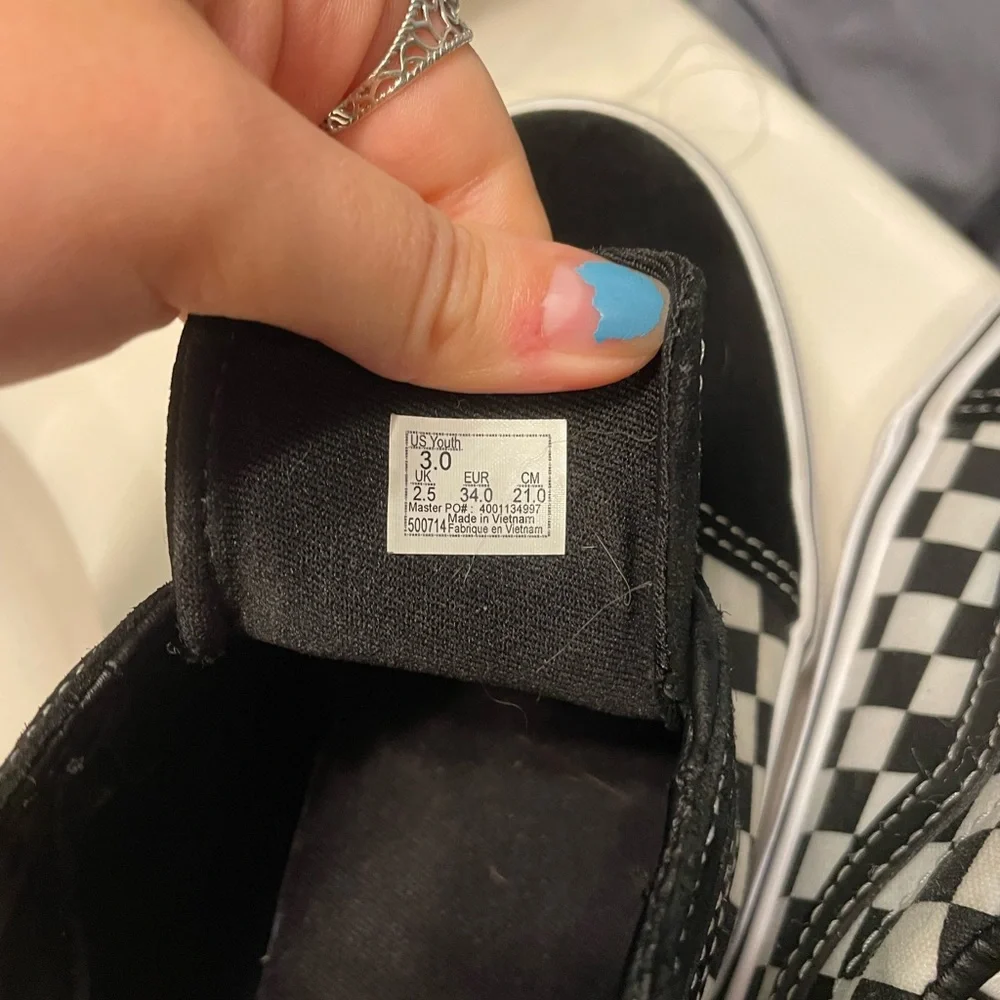 Vans - Picture 5 of 6